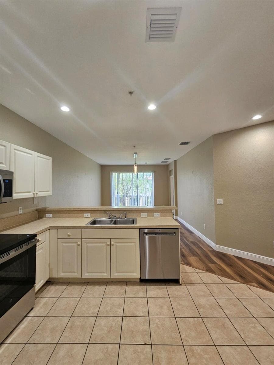 1967 Freeport Lane, Riviera Beach FL 33404 photo 5