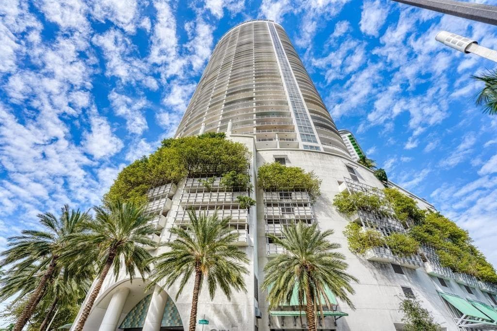 1750 N Bayshore Drive # 2403, Miami FL 33132 photo 2