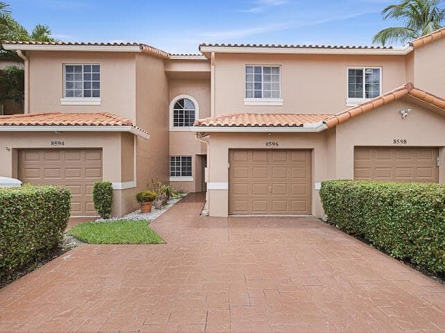 8596 Jade Drive, Tamarac FL 33321 photo 3