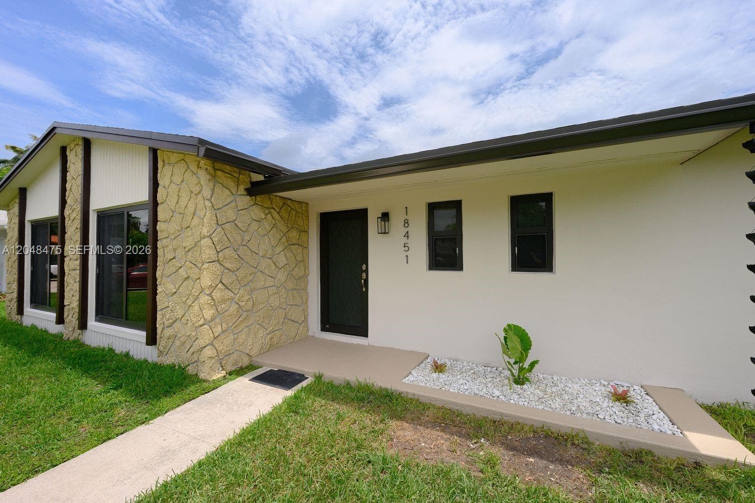 18451 SW 90th Ave, Cutler Bay FL 33157 photo 2