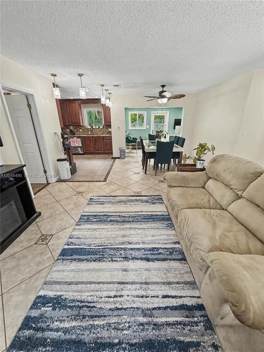 301 SW 65th Ave, Pembroke Pines FL 33023 photo 4
