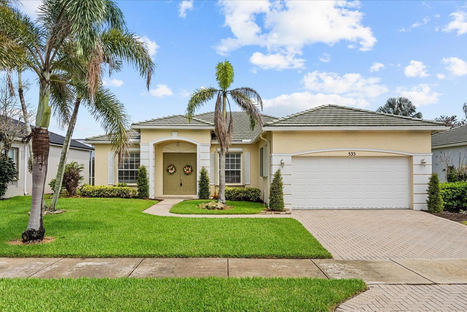 535 SW Lake Manatee Way, Port St. Lucie FL 34986 photo 2
