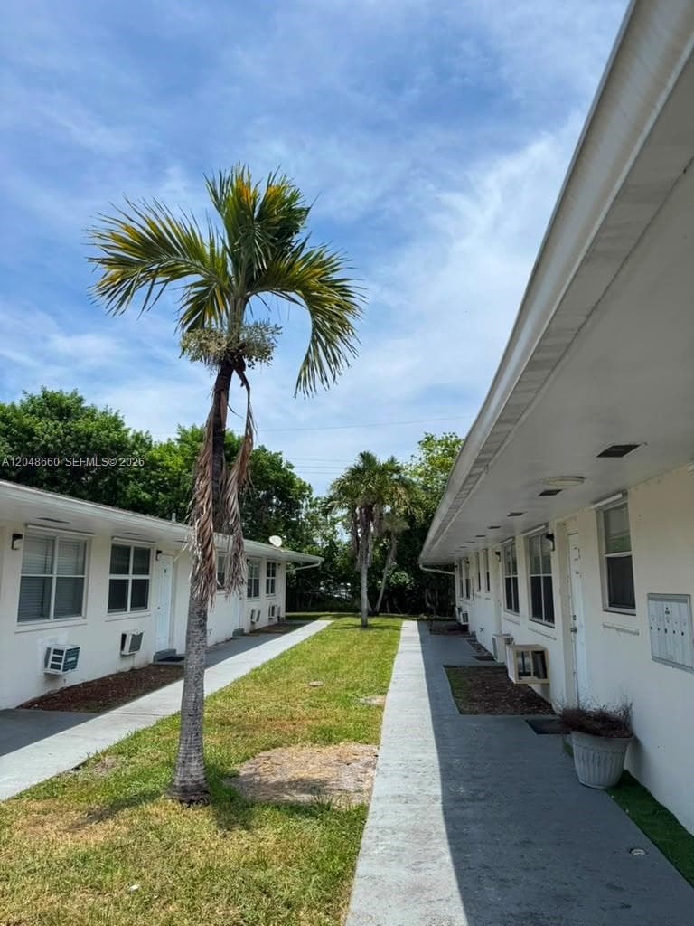 16001 NE 18th Pl # 3, North Miami Beach FL 33162 photo 2
