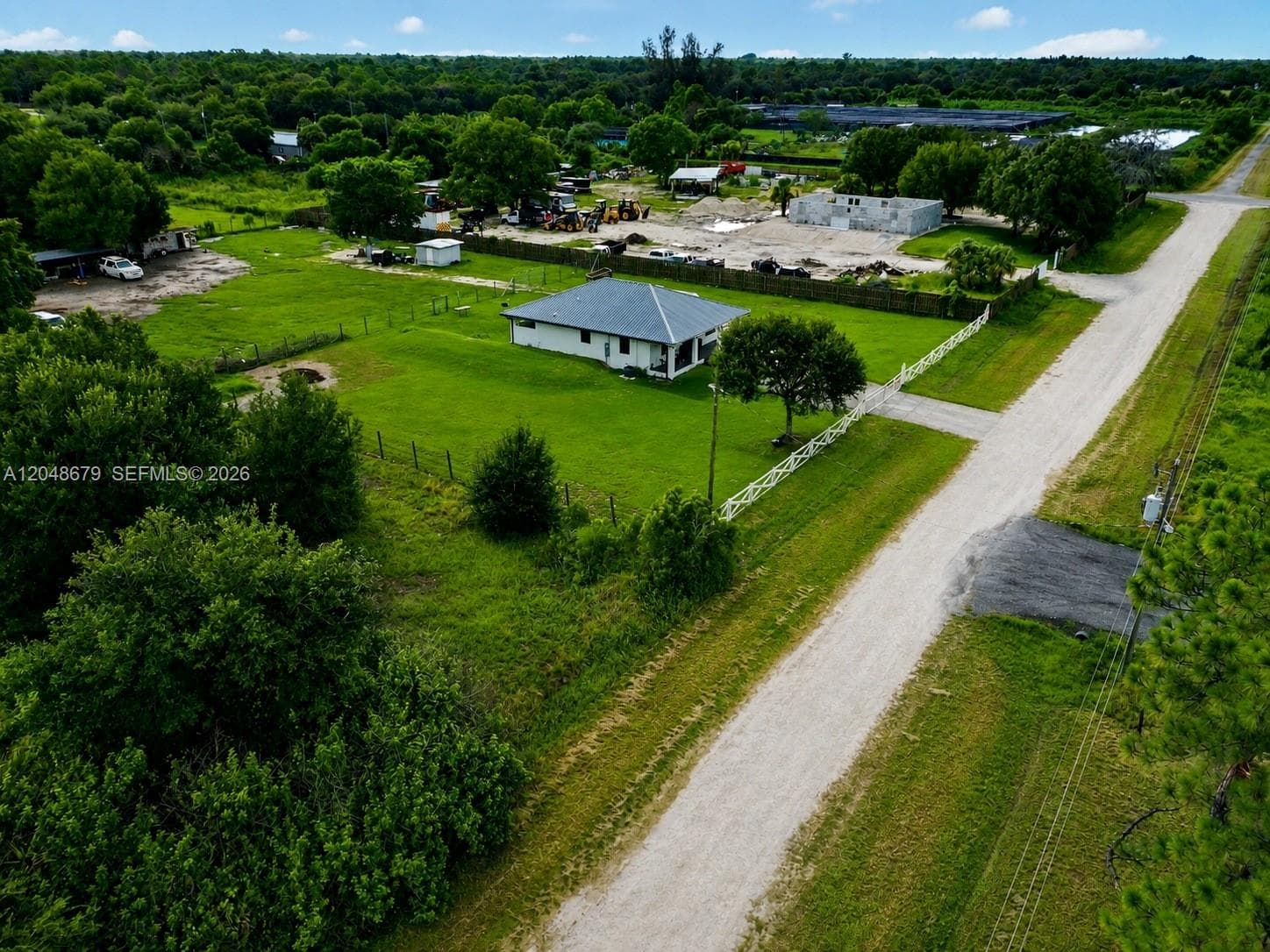 525 N Granja ST, Clewiston FL 33440 photo 2
