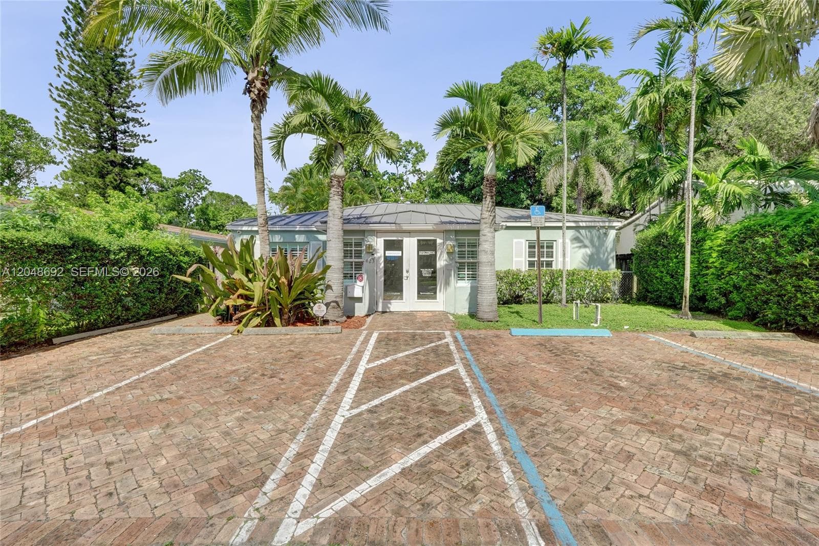 423 SE 19th St, Fort Lauderdale FL 33316 photo 2