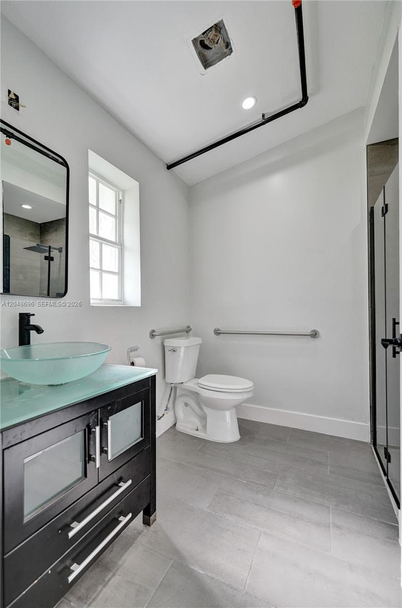 1085 NE 126th St # 3, North Miami, FL 33161 photo 2