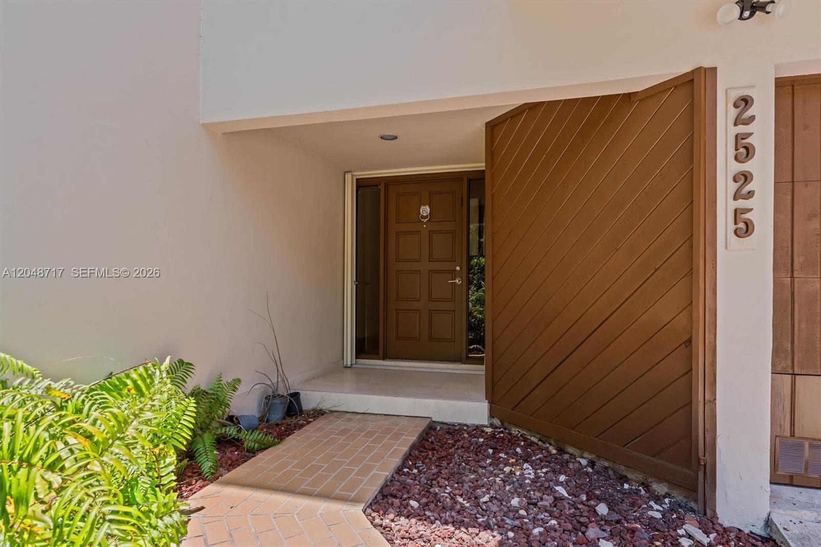 2525 NE 135th St, North Miami FL 33181 photo 4