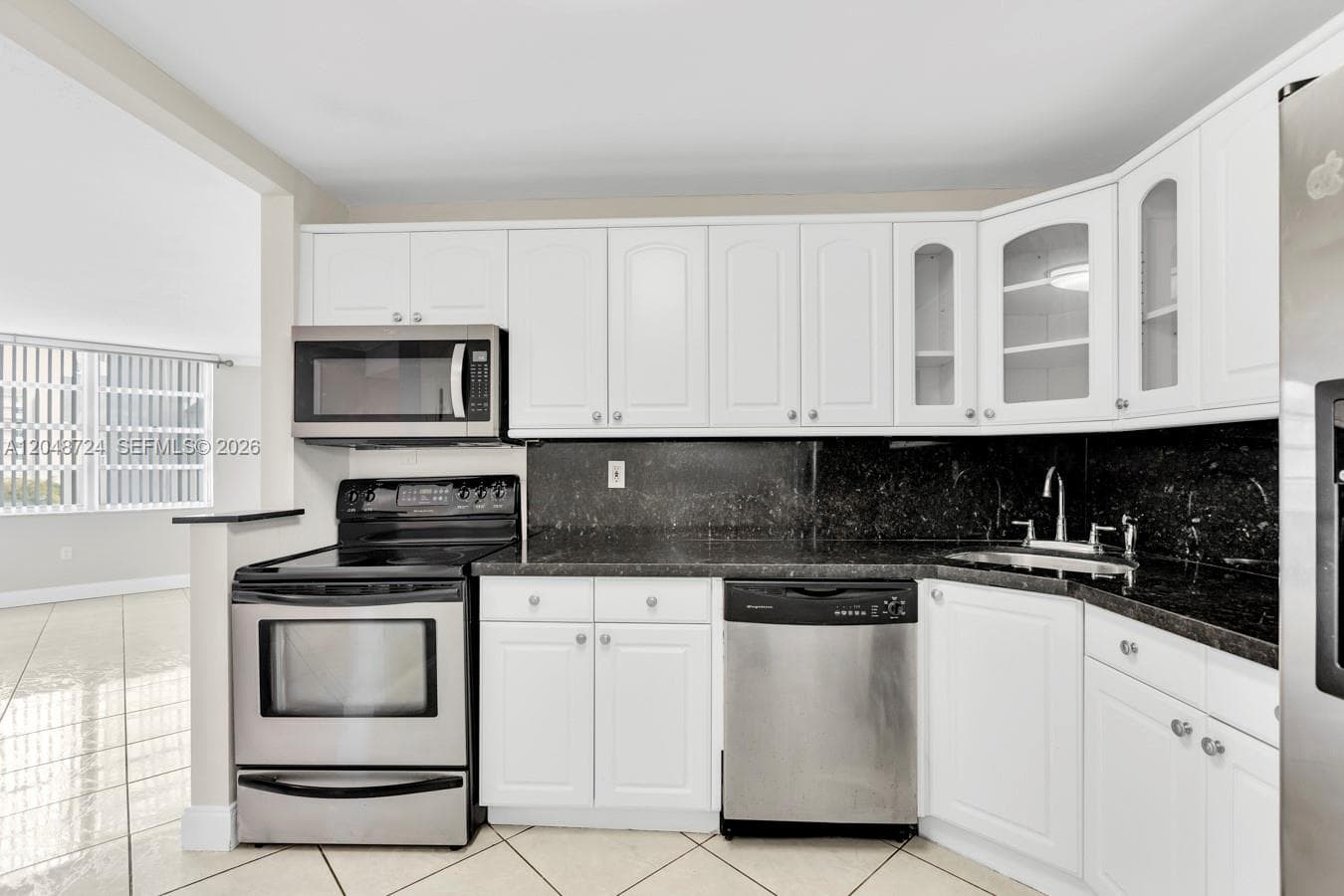 2750 NE 183rd St # 806, Aventura FL 33160 photo 3