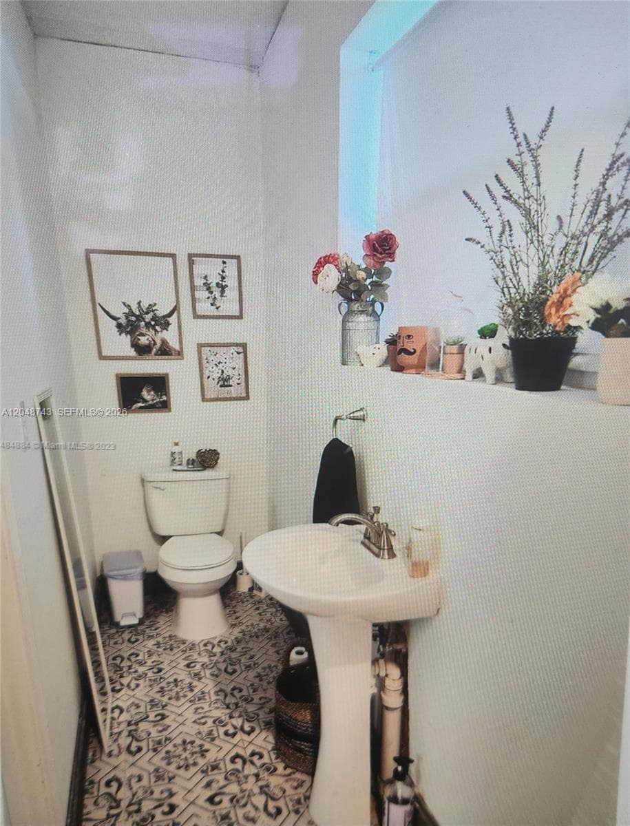 2251 NW 87th Ter, Pembroke Pines FL 33024 photo 3
