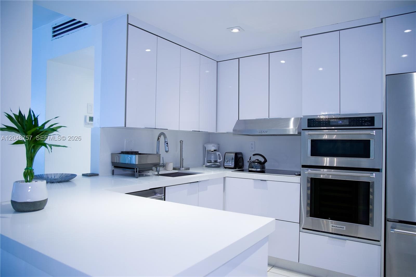 5601 Collins Ave # 1614, Miami Beach FL 33140 photo 5