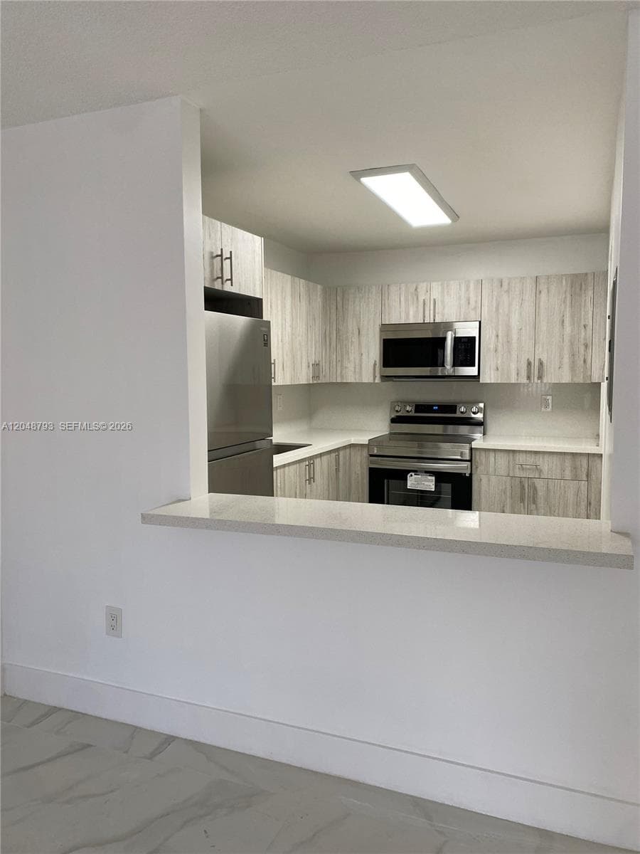 6190 W 19th Ave # 206, Hialeah FL 33012 photo 2