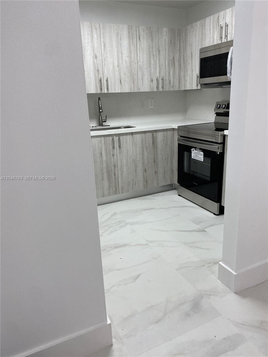 6190 W 19th Ave # 206, Hialeah FL 33012 photo 4