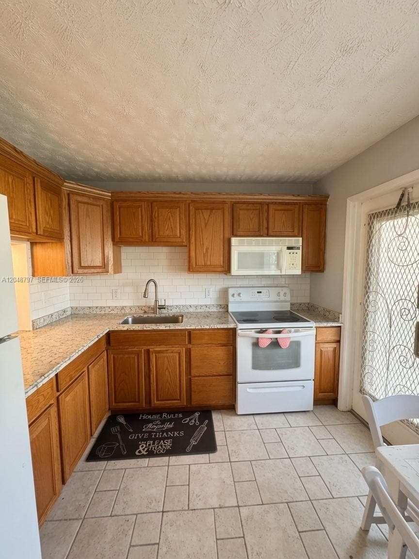 950 Hillcrest Dr # 109, Hollywood FL 33021 photo 4