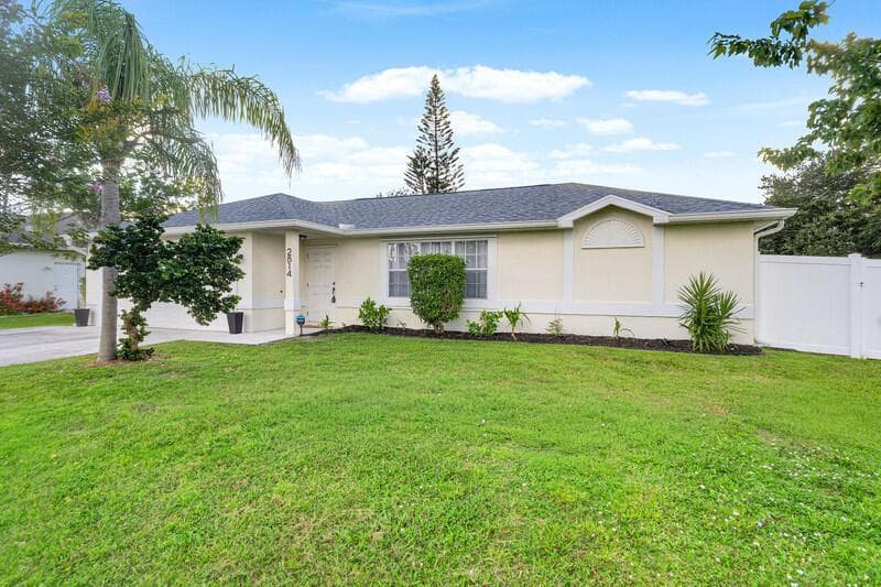 2814 SE Melaleuca Boulevard, Port St. Lucie FL 34952 photo 5