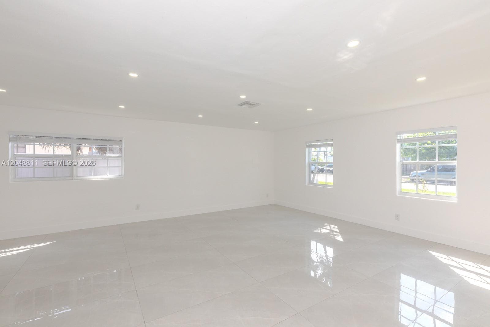 913 NE 2nd St, Hallandale Beach FL 33009 photo 5