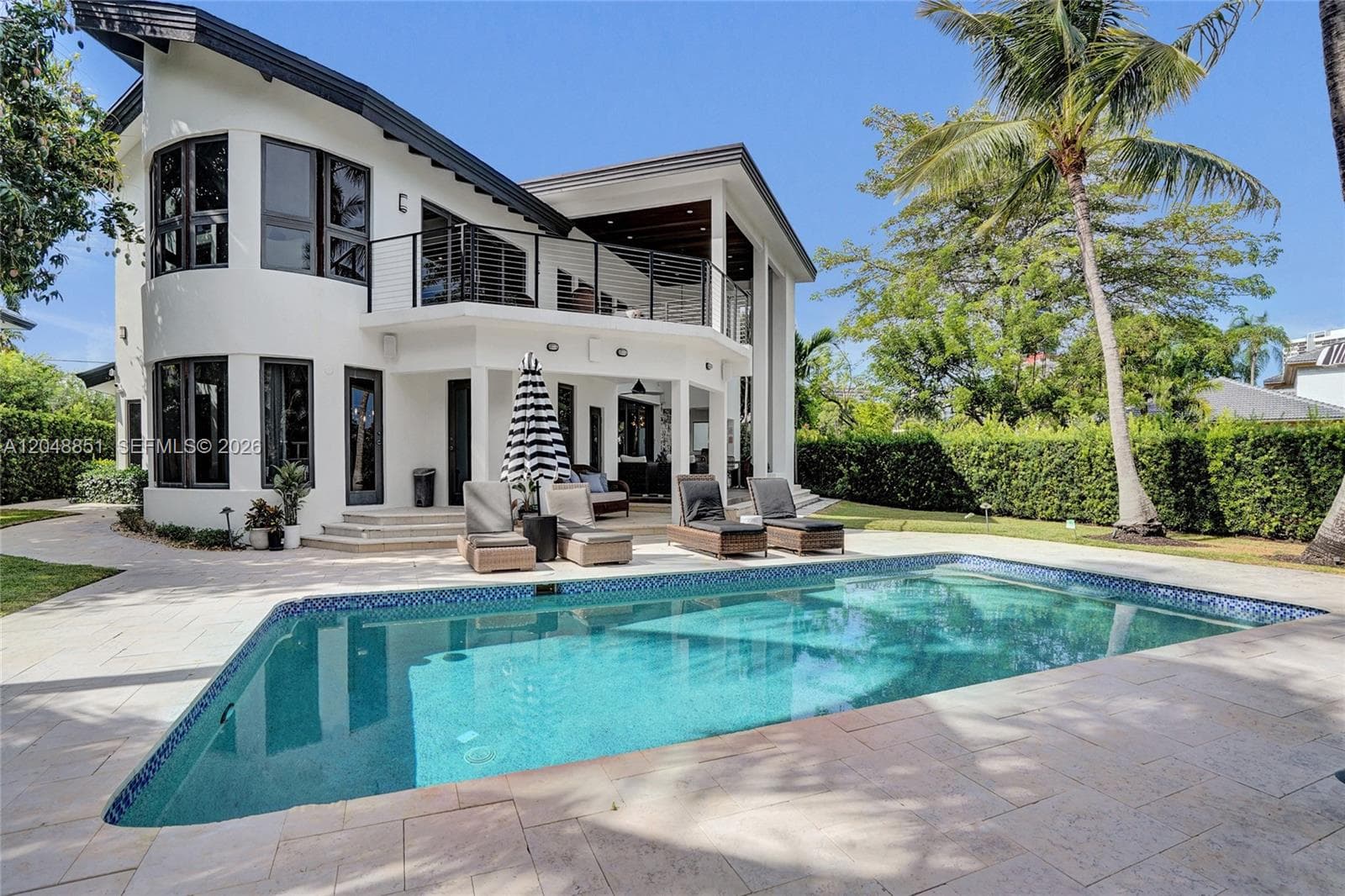 113 Holiday Dr, Hallandale Beach FL 33009 photo 2