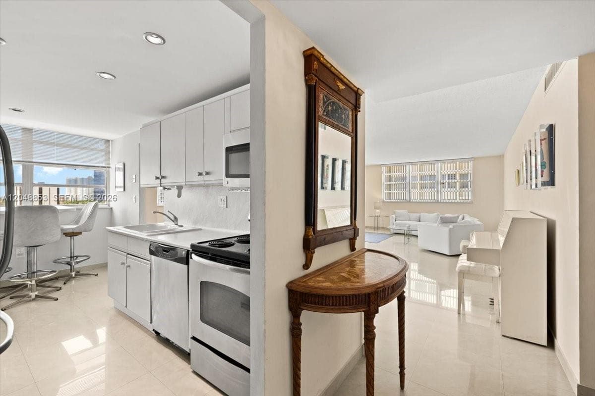 1833 S Ocean Dr # 911, Hallandale Beach FL 33009 photo 4