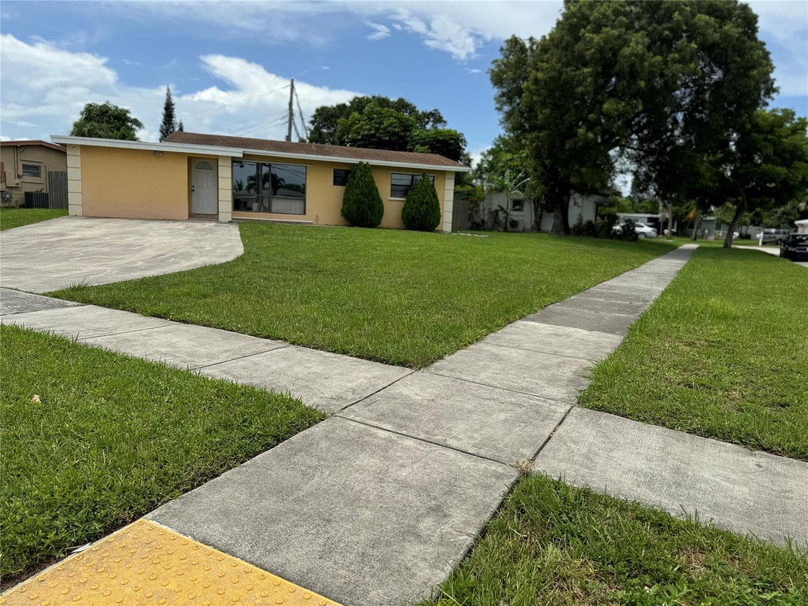 6101 NW 18th Street, Margate FL 33063 photo 2