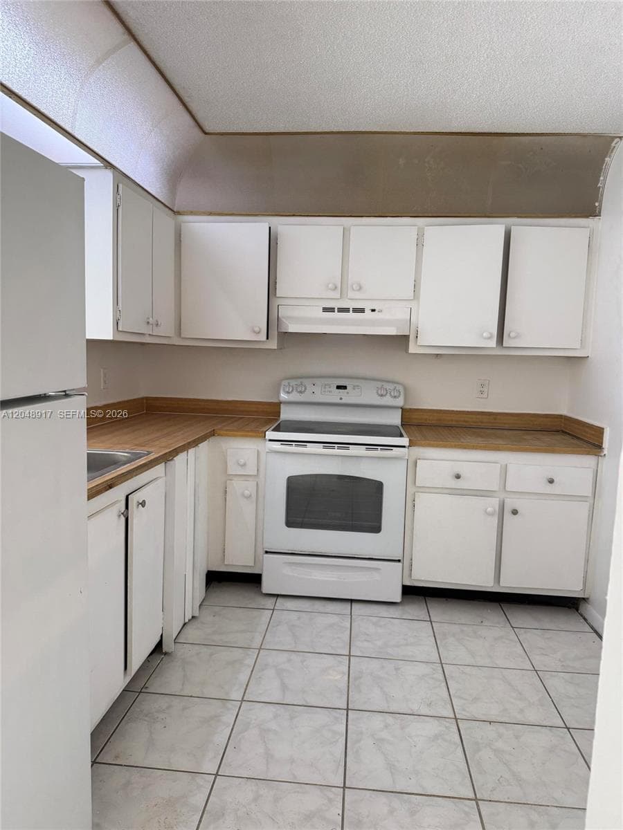 2830 Somerset Dr # 402N, Lauderdale Lakes FL 33311 photo 3