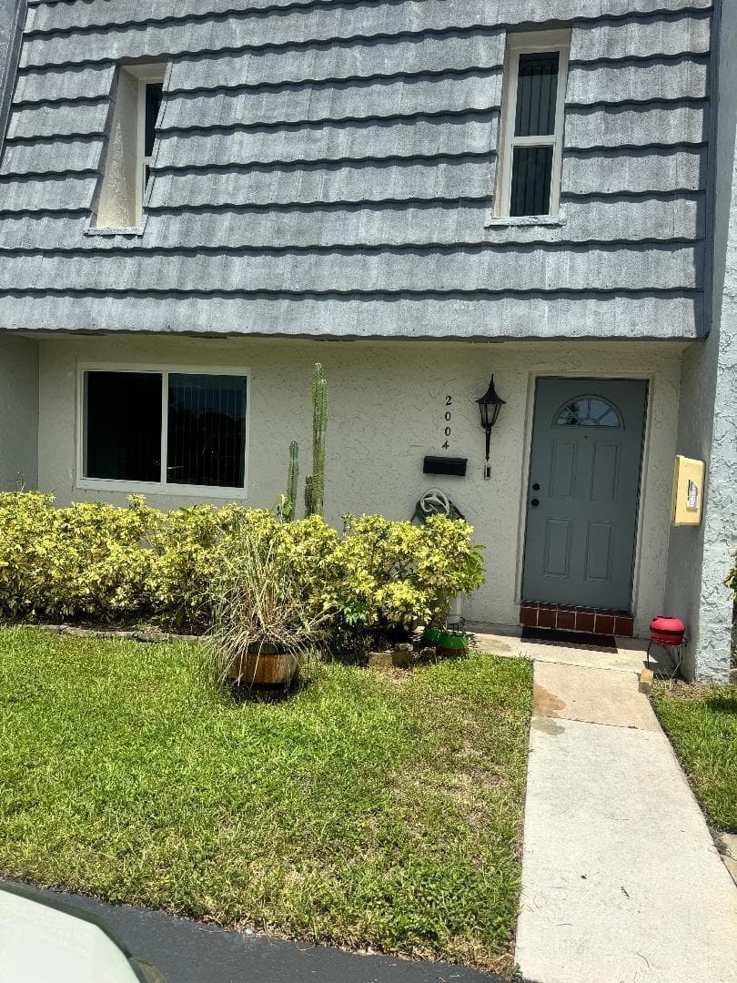 2004 NW 38th Terrace # 803, Lauderdale Lakes FL 33311