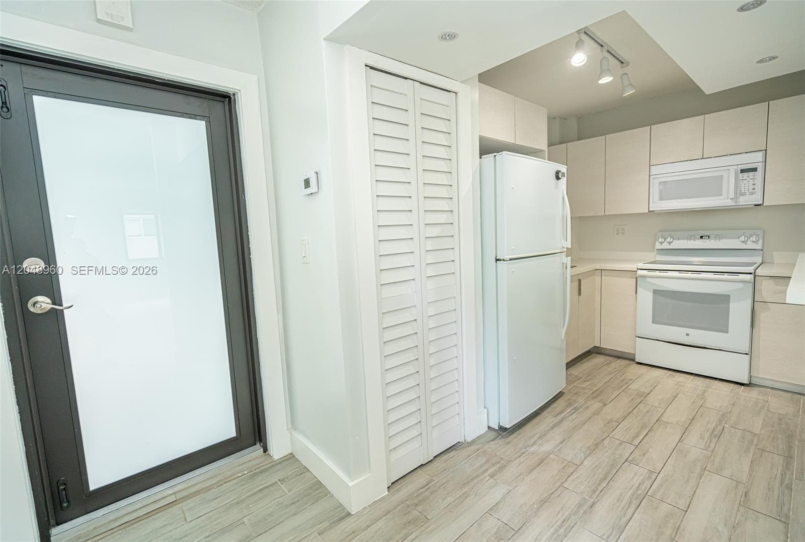 810 Salzedo St # 15, Coral Gables FL 33134 photo 5