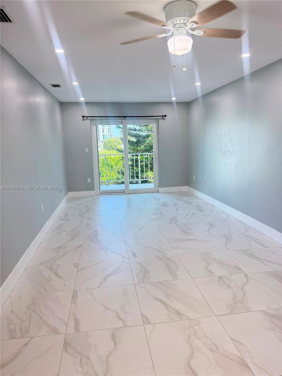 453 SW 2nd St # 306C, Miami FL 33130 photo 3
