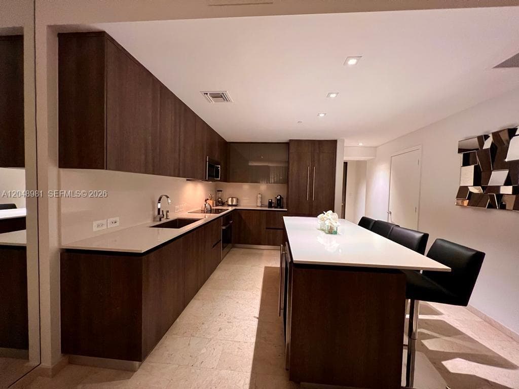 88 SW 7th St # 808, Miami FL 33130 photo 2