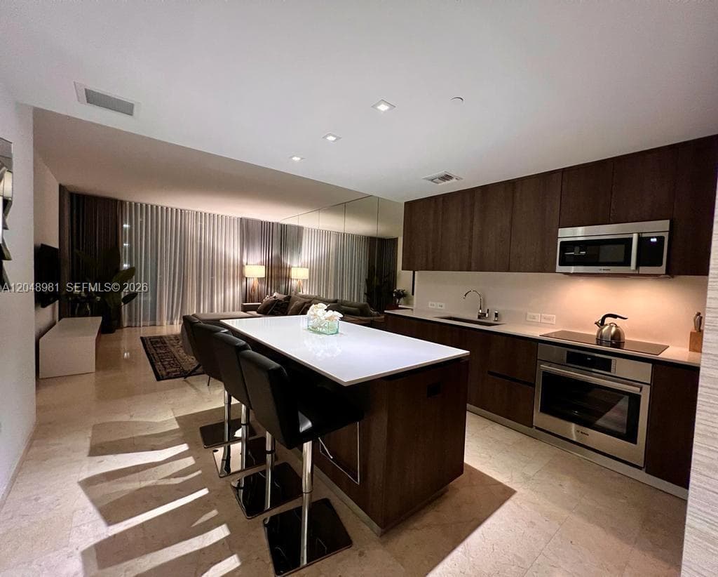 88 SW 7th St # 808, Miami FL 33130 photo 5