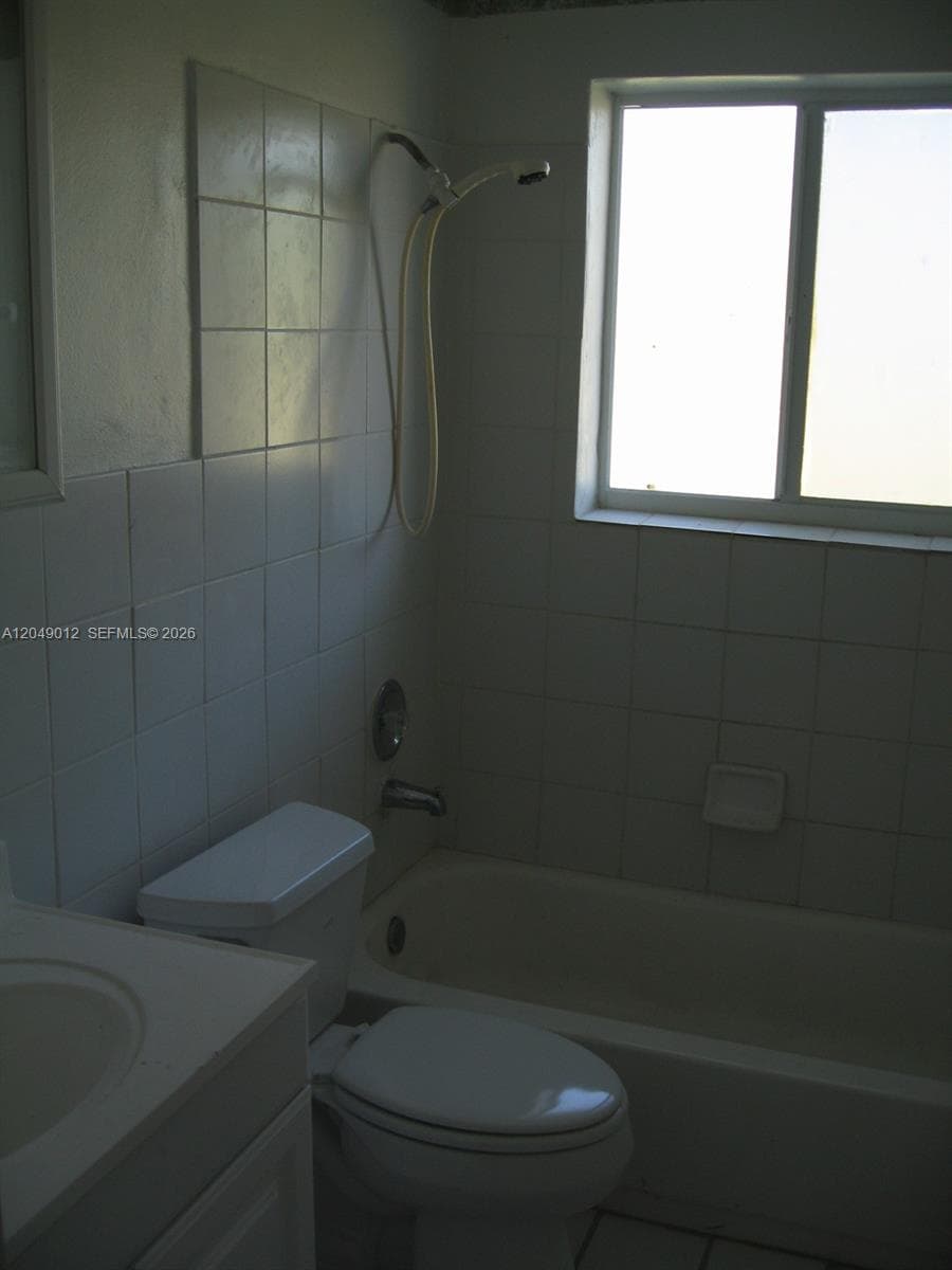 136 NW 14th Way, Dania Beach FL 33004 photo 3