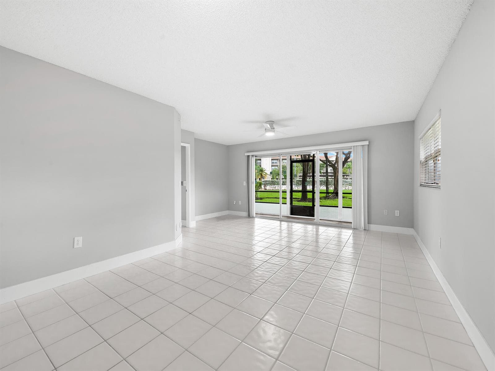 550 SW 137 Avenue # L114, Pembroke Pines FL 33027