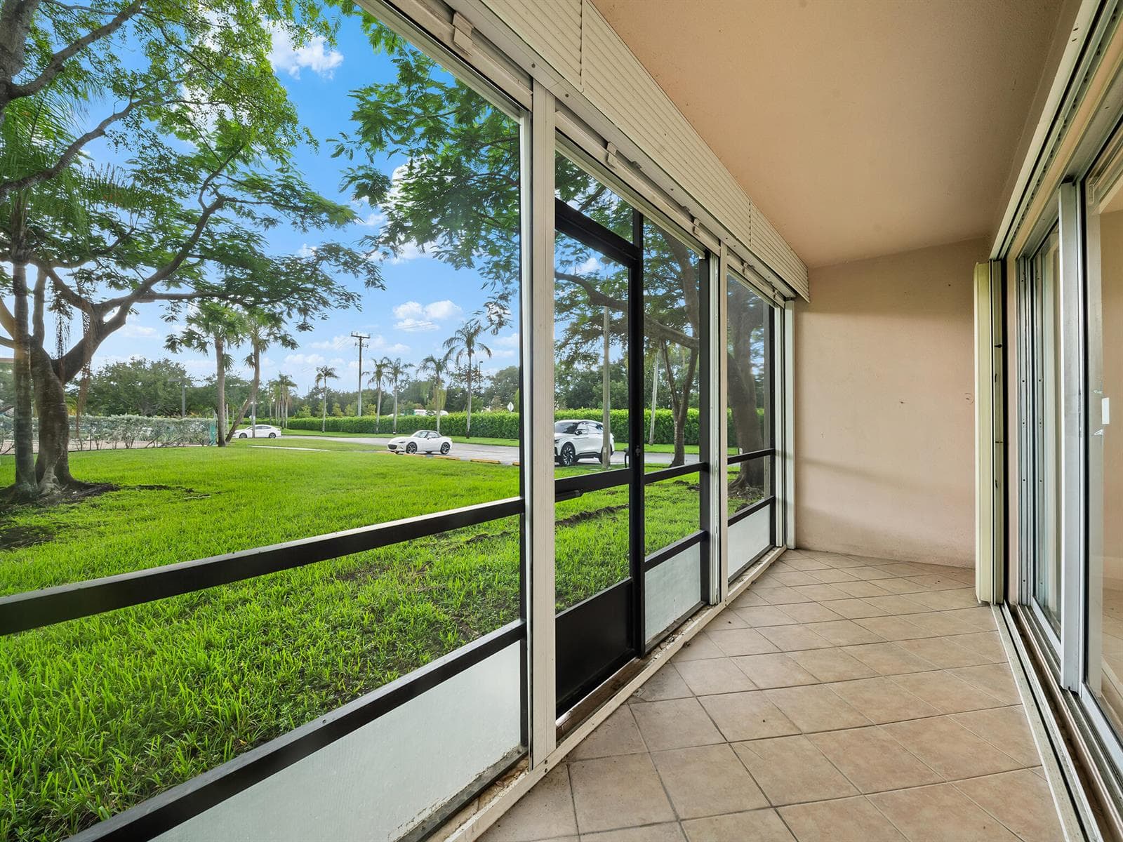 550 SW 137 Avenue # L114, Pembroke Pines FL 33027 photo 4