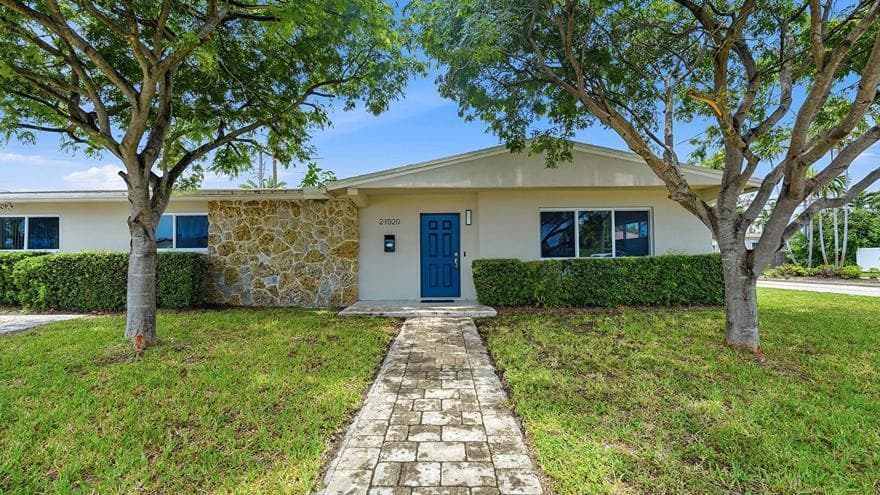 21020 Highland Lakes Boulevard, Miami FL 33179 photo 2