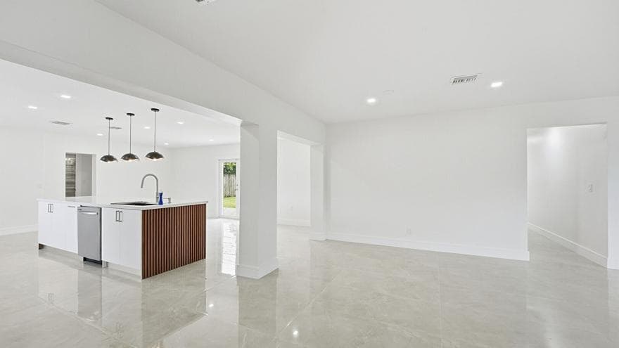 21020 Highland Lakes Boulevard, Miami FL 33179 photo 3