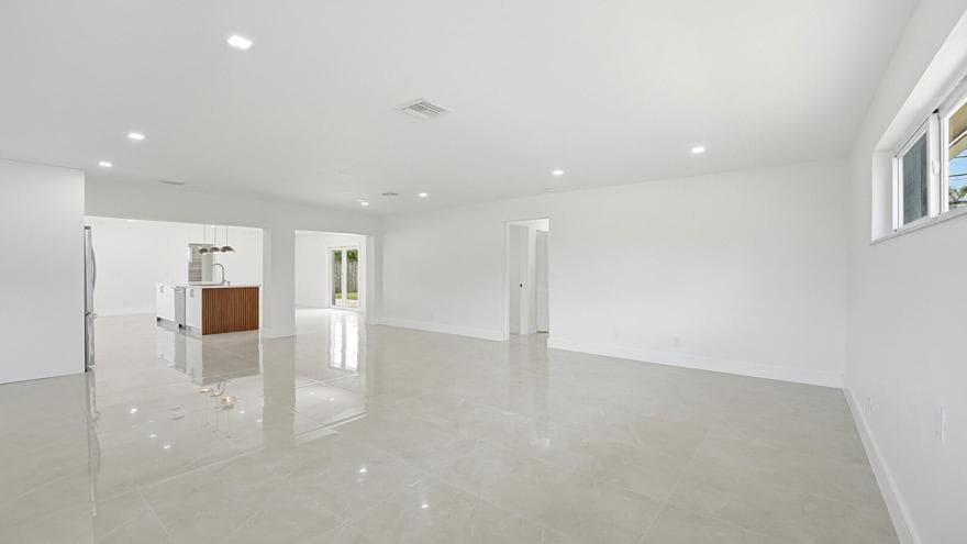 21020 Highland Lakes Boulevard, Miami FL 33179 photo 5