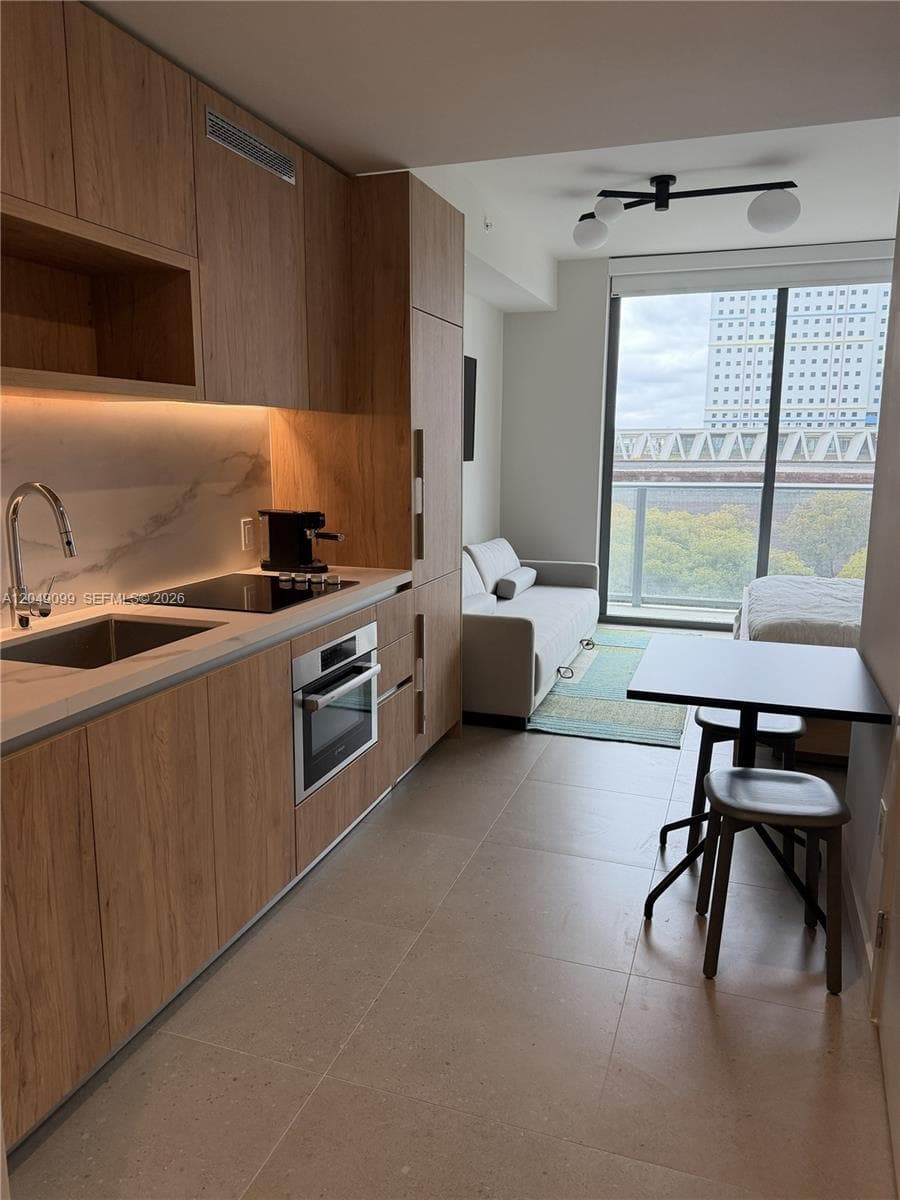 11 NE 6th St # 515, Miami FL 33132 photo 2
