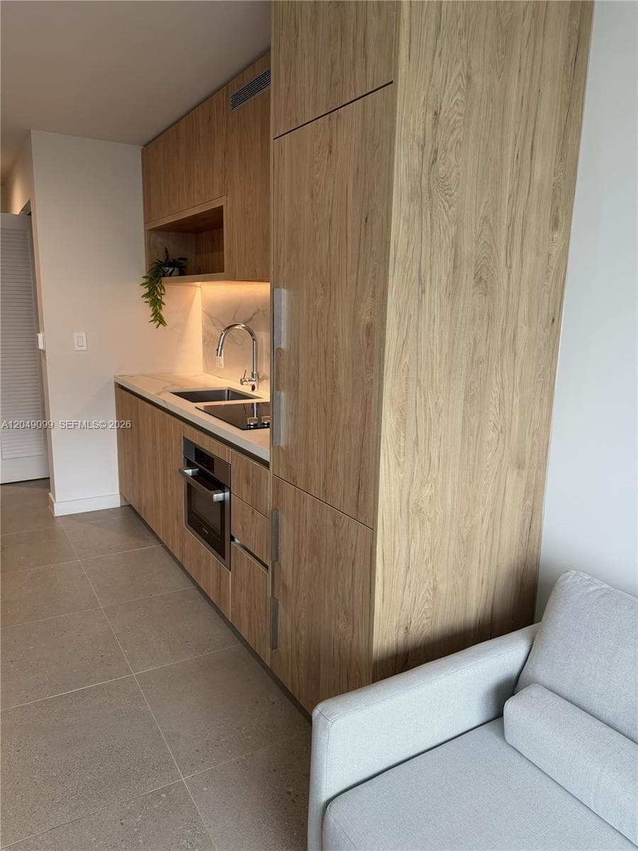 11 NE 6th St # 515, Miami FL 33132 photo 3