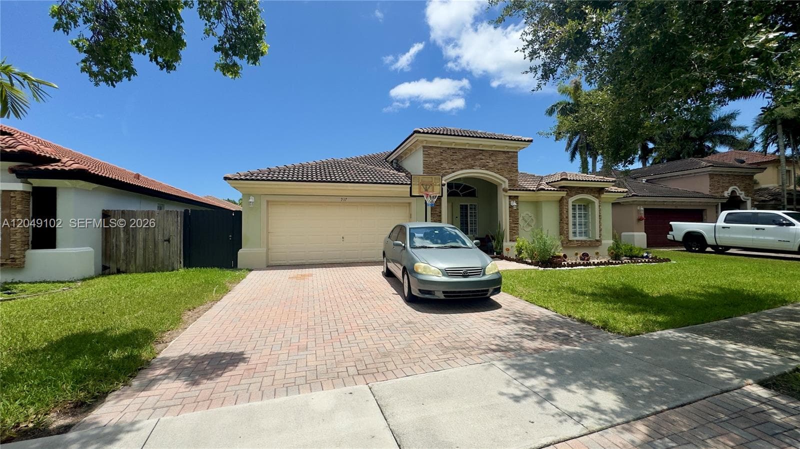 937 NE 35th Ave, Homestead FL 33033 photo 2