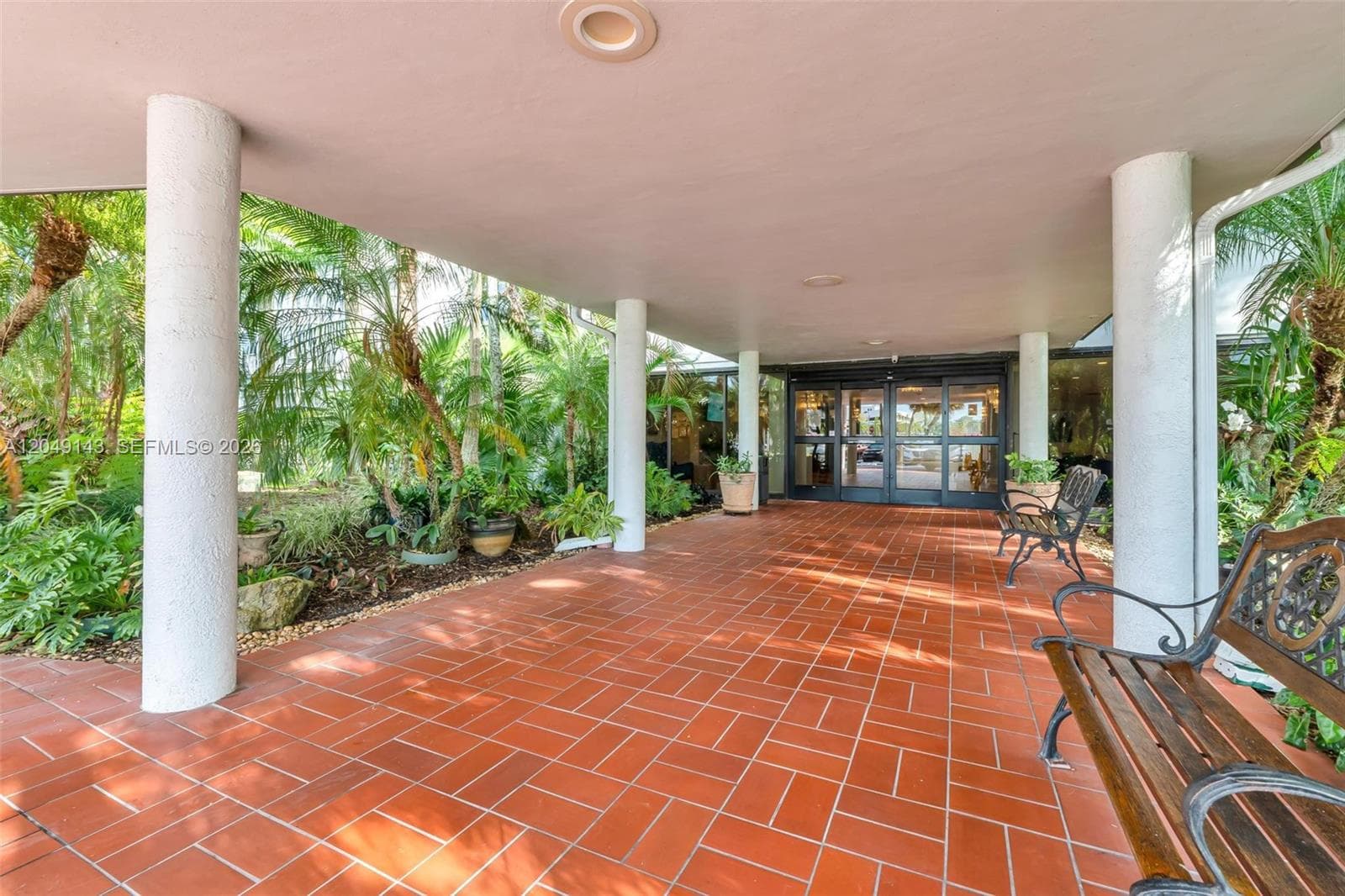 3800 Hillcrest Dr # 422, Hollywood FL 33021 photo 2