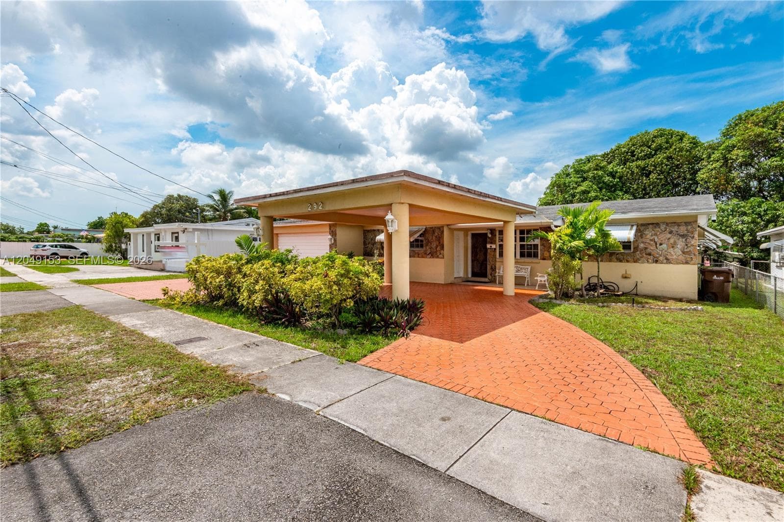 292 W 39th Pl, Hialeah FL 33012 photo 2
