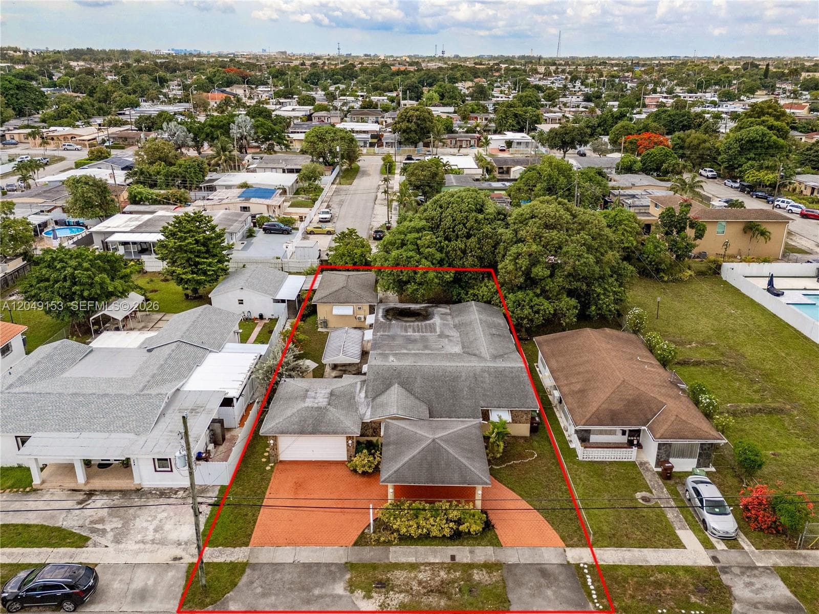 292 W 39th Pl, Hialeah FL 33012 photo 3