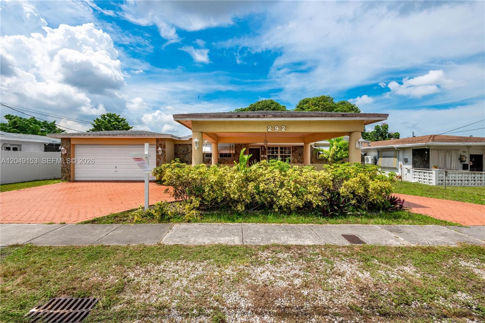 292 W 39th Pl, Hialeah FL 33012