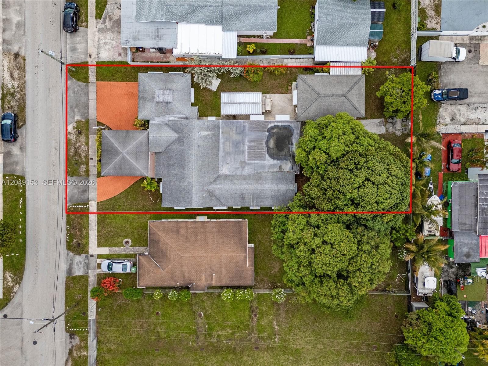 292 W 39th Pl, Hialeah FL 33012 photo 5