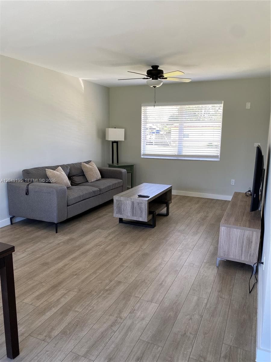 11121 SW 46th St, Miami, FL 33165 photo 4