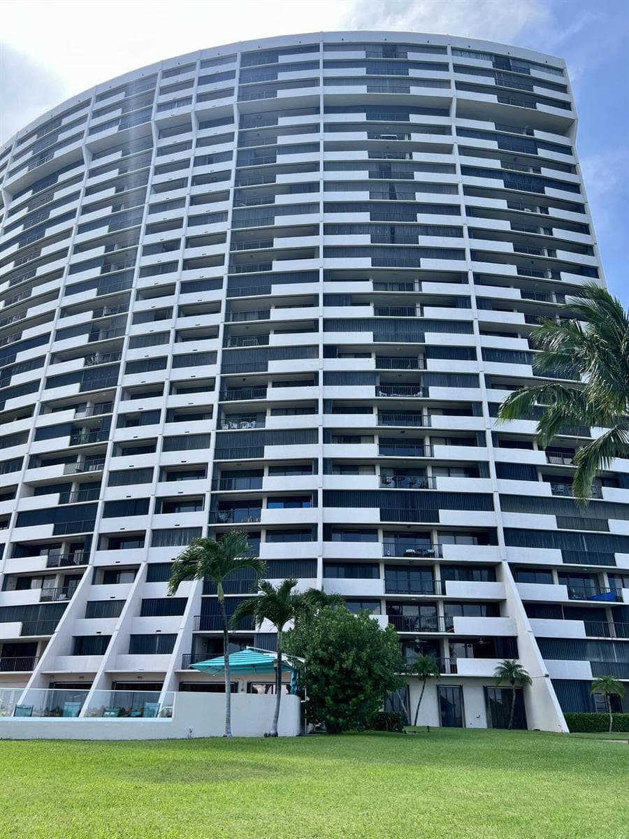5200 N Flagler Drive # 503, West Palm Beach FL 33407