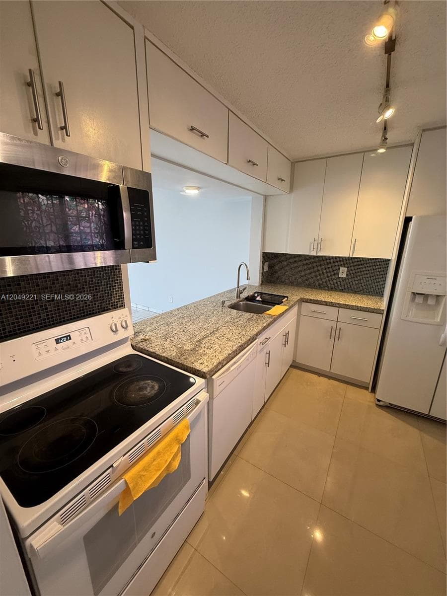 8625 NW 8th St # 420, Miami FL 33126 photo 5