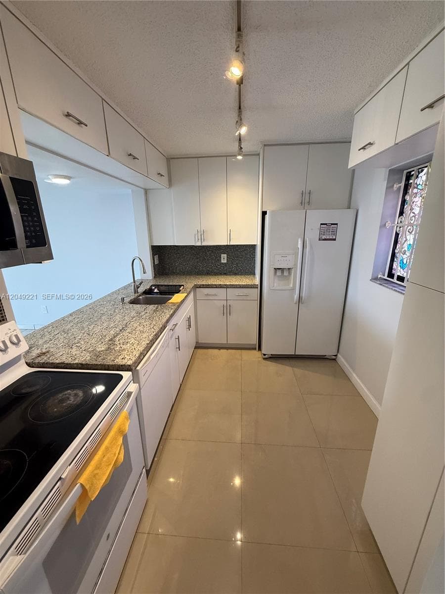 8625 NW 8th St # 420, Miami FL 33126 photo 4