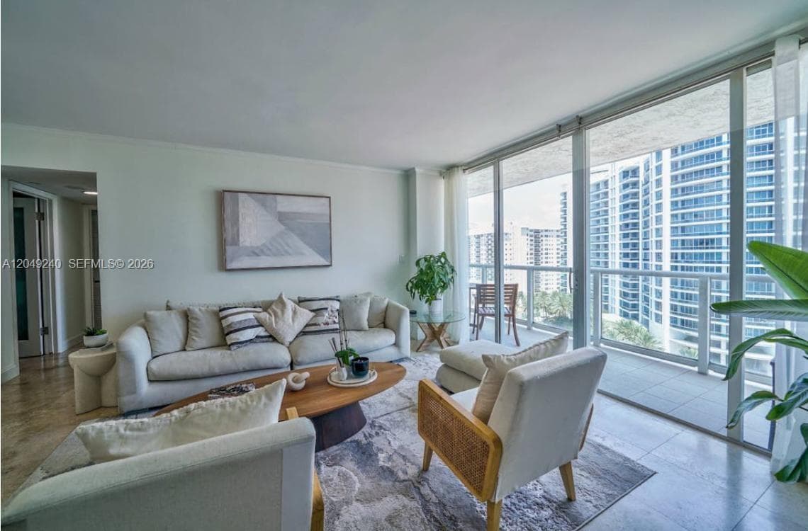 5900 Collins Ave # 1406, Miami Beach, FL 33140