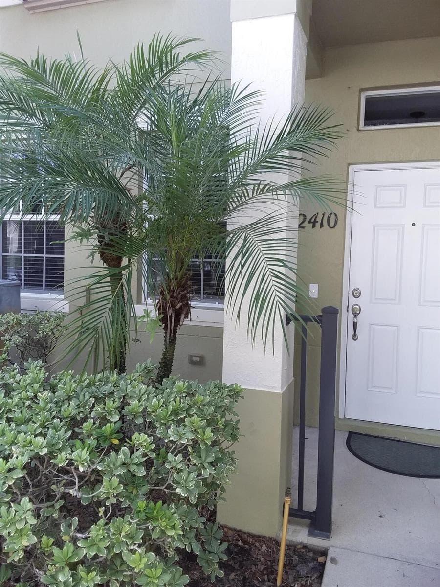 2410 SE Union Park Drive, Port St. Lucie FL 34952 photo 2