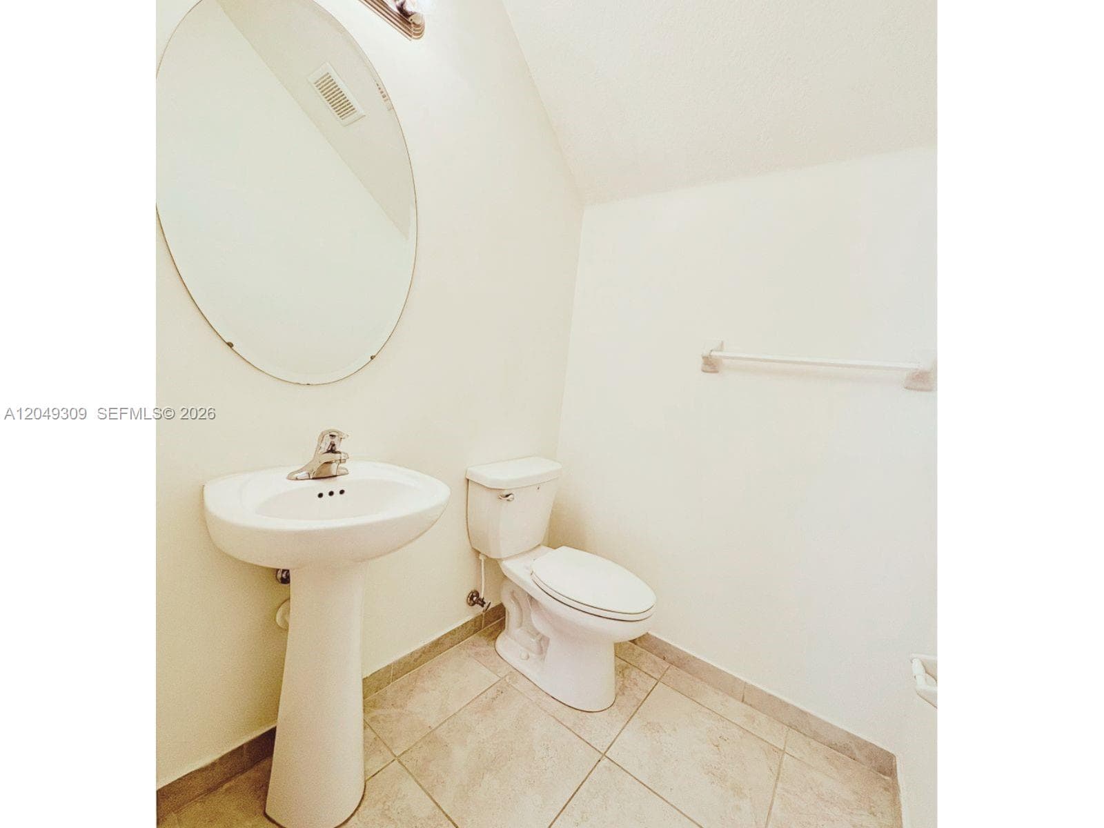 132 NE 24th Ave, Homestead FL 33033 photo 4