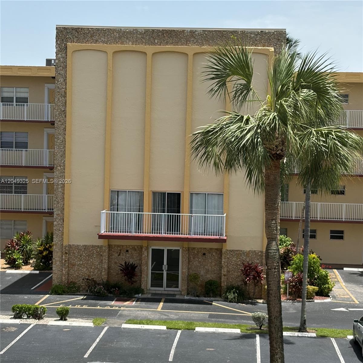 3940 NW 42nd ave # 313, Lauderdale Lakes FL 33319